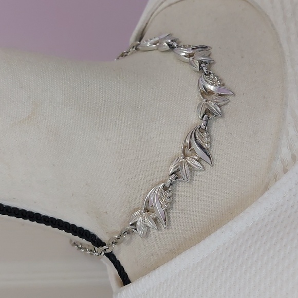 Vintage Signed Germany Multi Texture Silver Tone Leaf Vine Choker Necklace - Picture 3 of 8